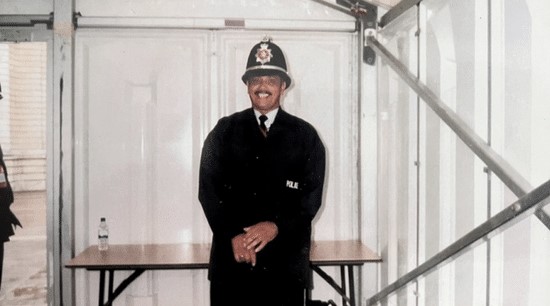 Heddlu De Cymru yn dathlu Derrick Hassan