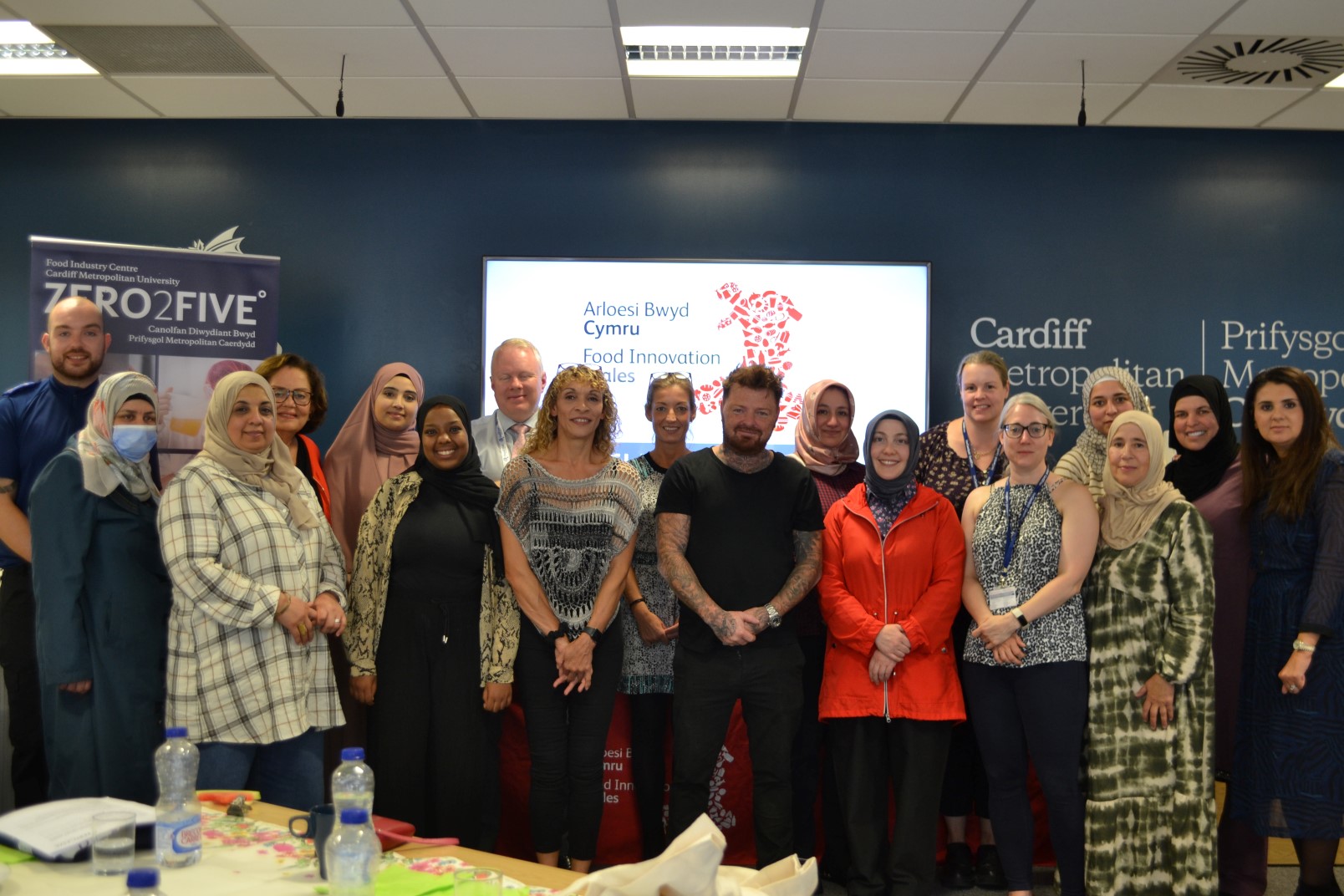 Cystadleuaeth bobi gymunedol yn hyrwyddo cydlyniant cymunedol